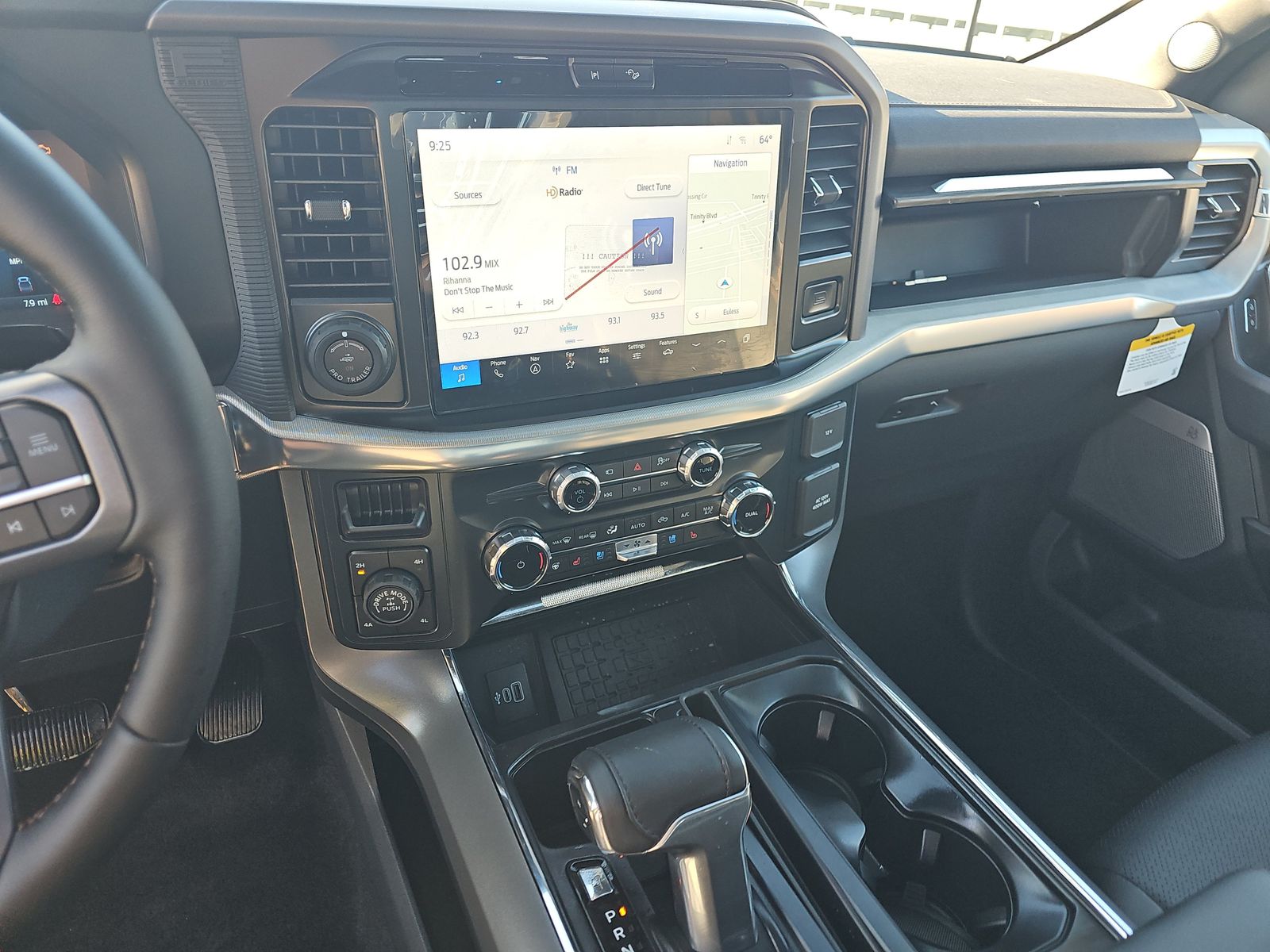 2025 Ford F-150 Lariat AWD