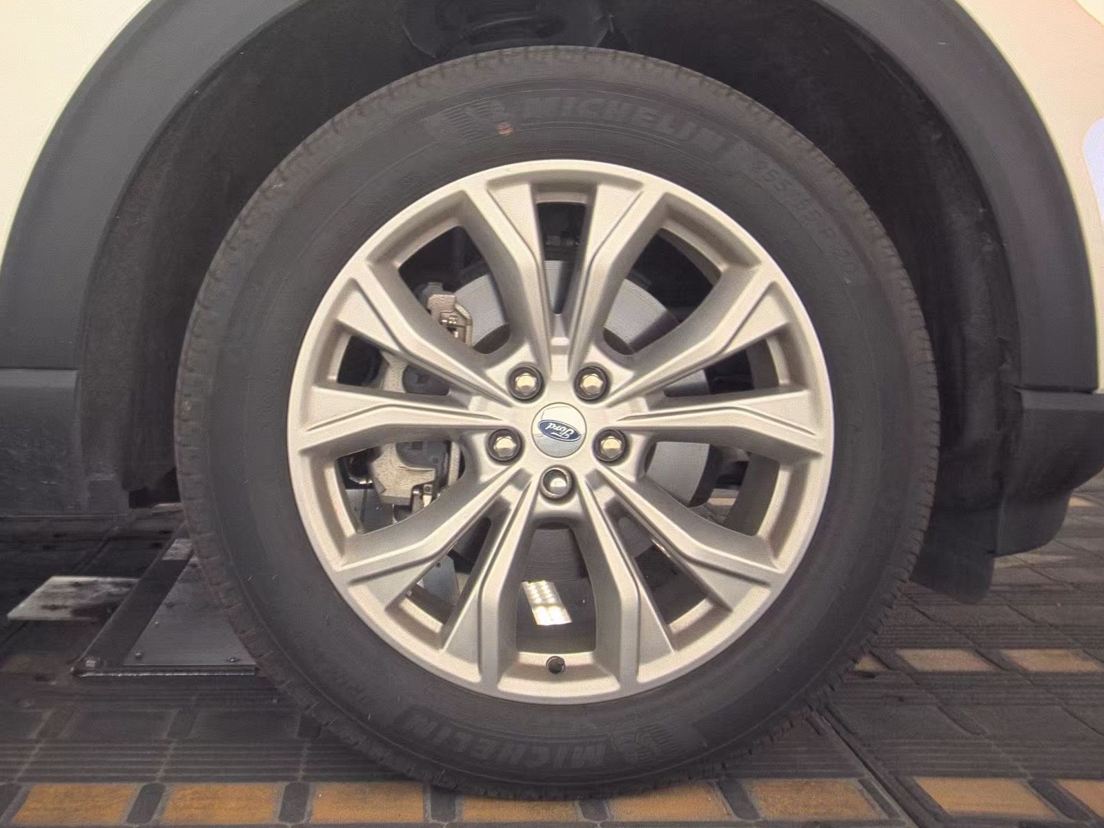 2023 Ford Explorer XLT AWD