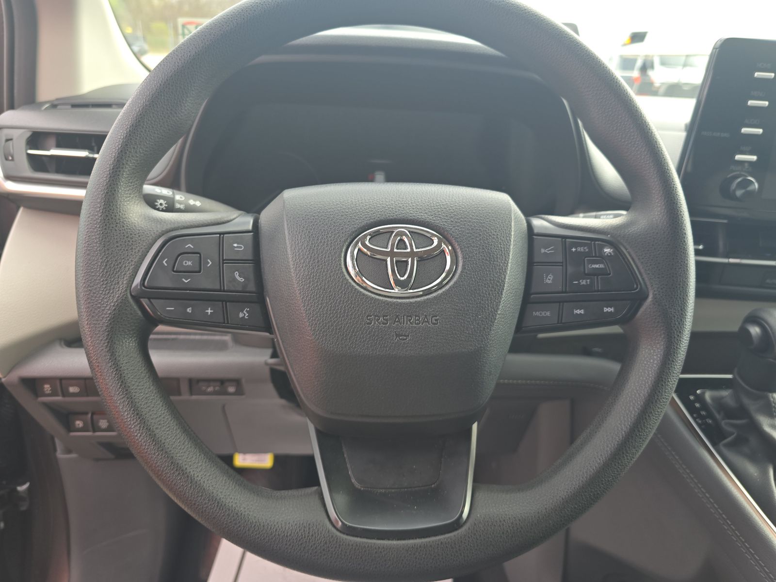 2024 Toyota Sienna LE FWD