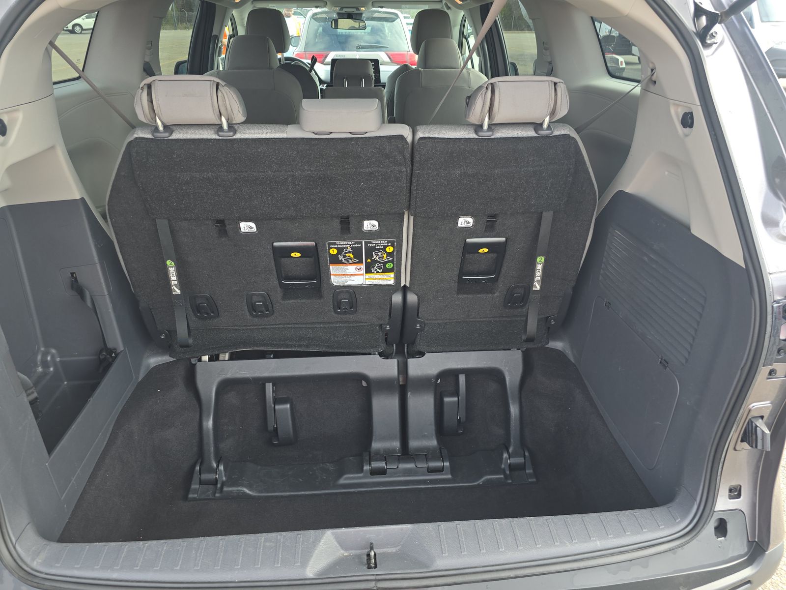 2024 Toyota Sienna LE FWD