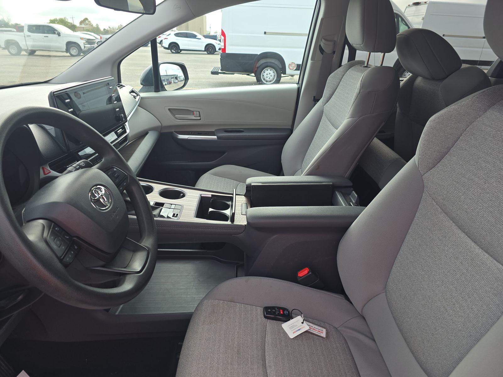 2024 Toyota Sienna LE FWD