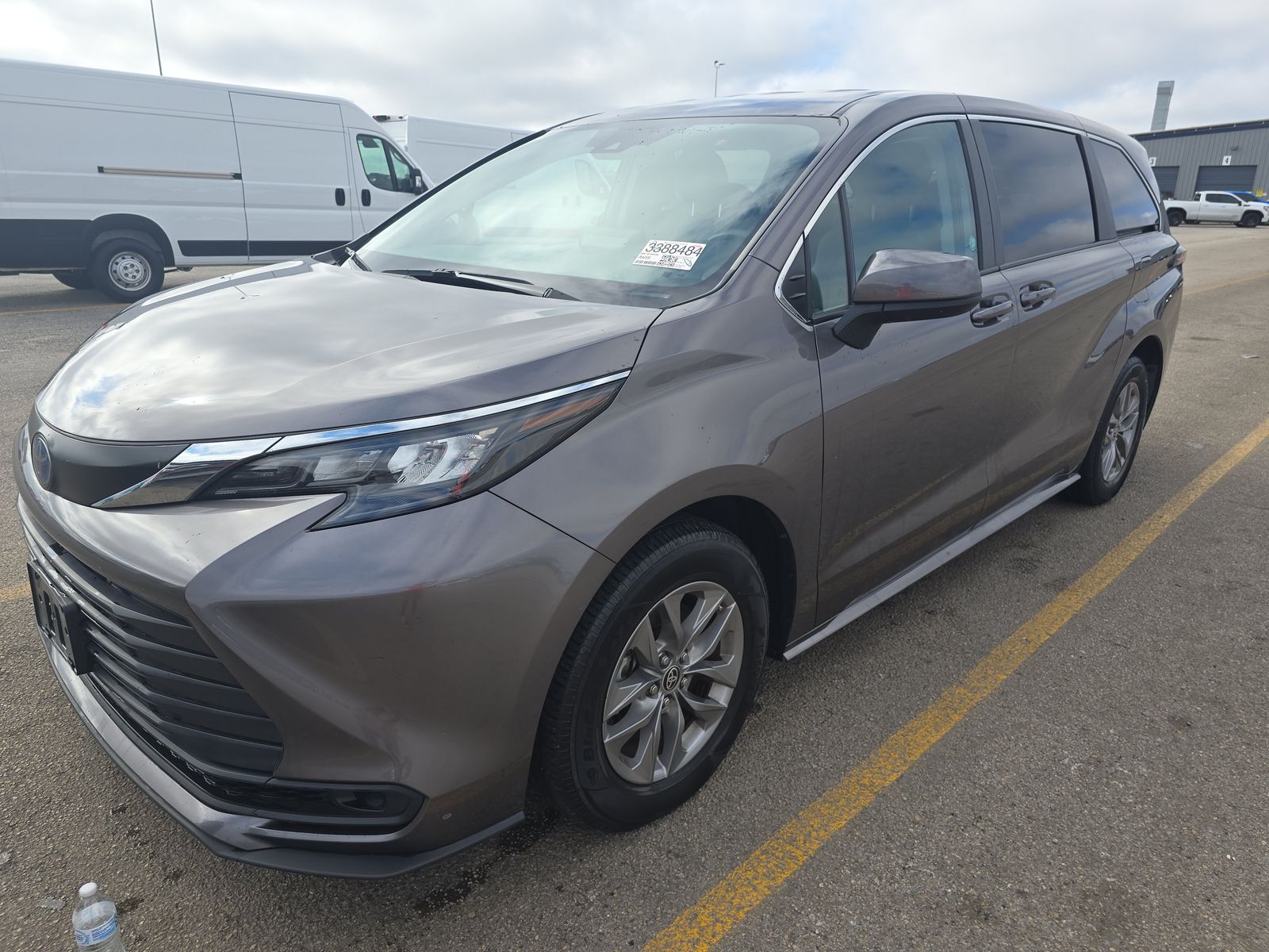 2024 Toyota Sienna LE FWD