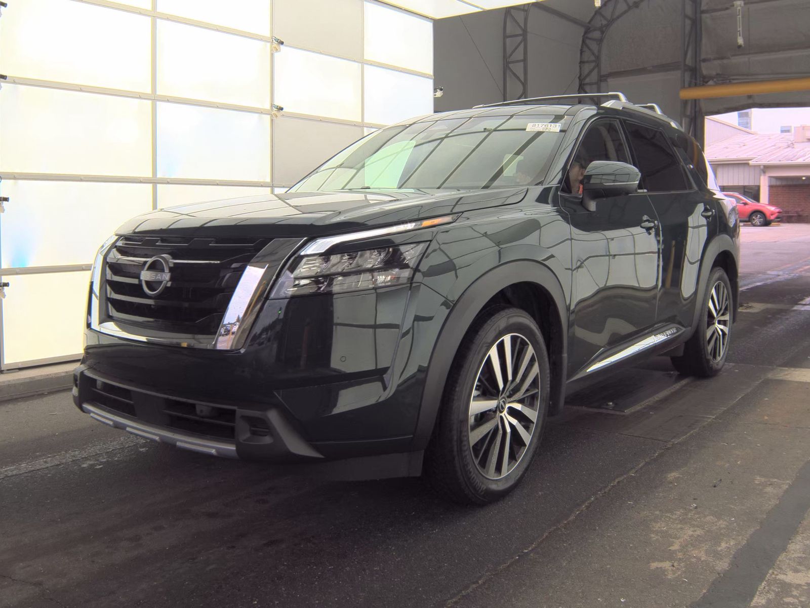 2025 Nissan Pathfinder Platinum FWD