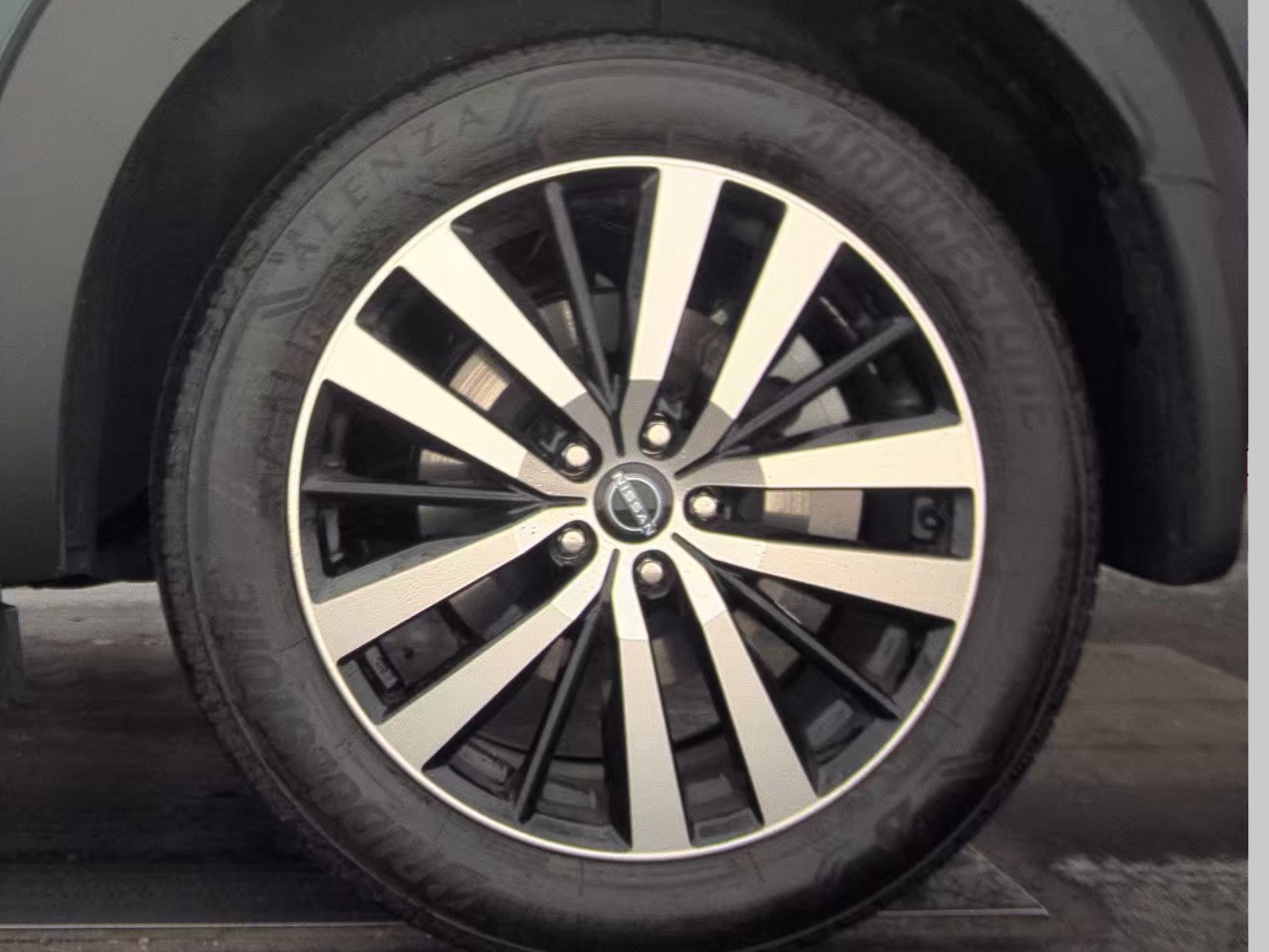 2025 Nissan Pathfinder Platinum FWD