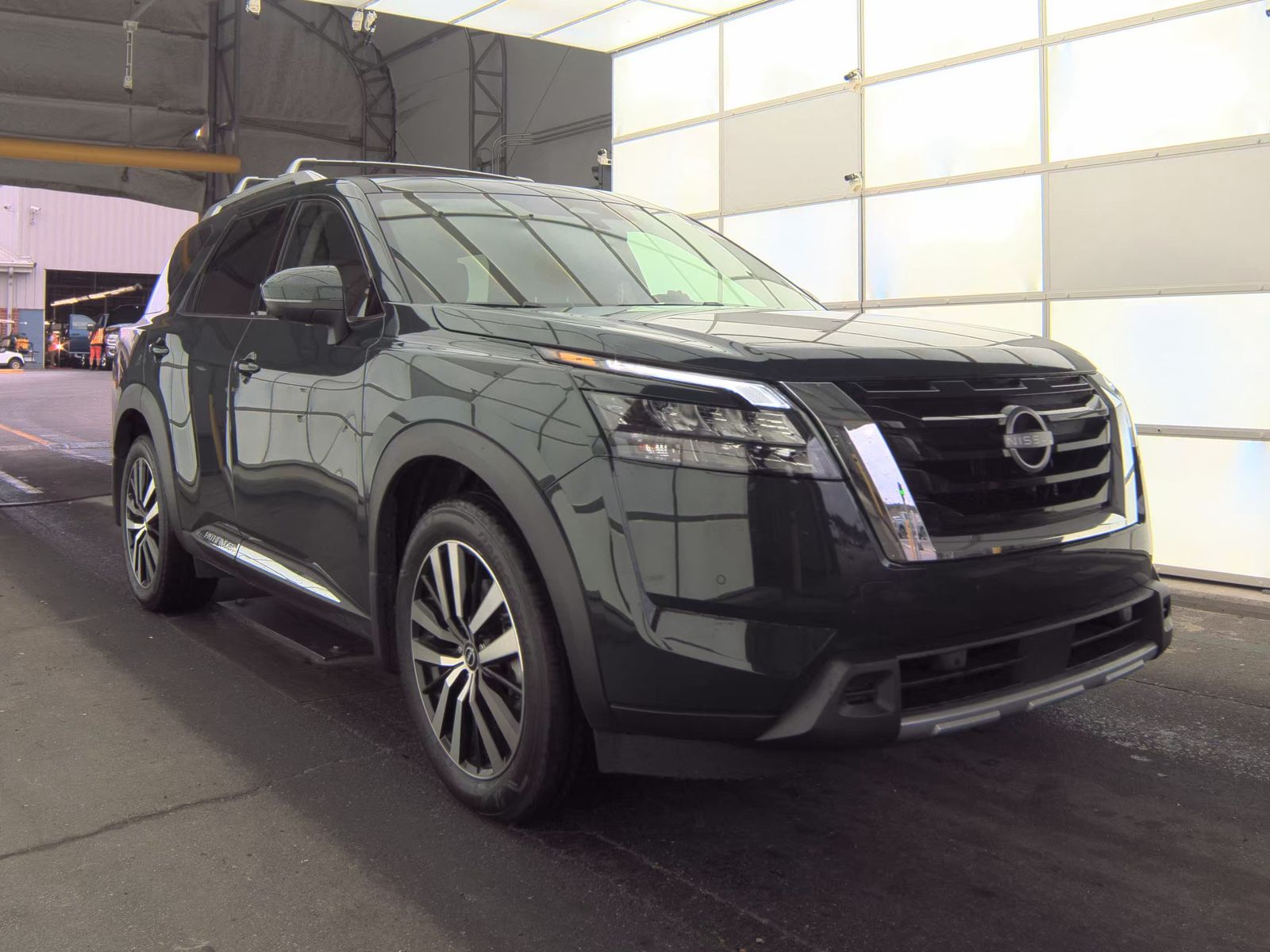 2025 Nissan Pathfinder Platinum FWD