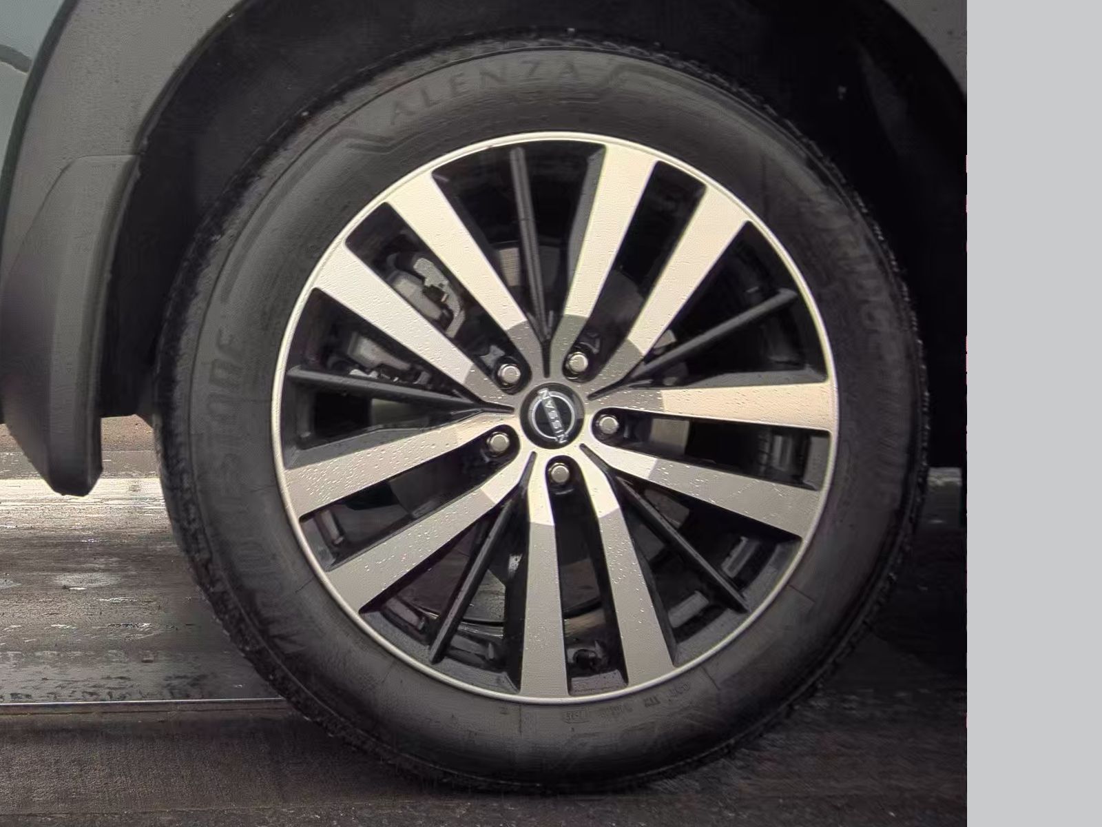 2025 Nissan Pathfinder Platinum FWD