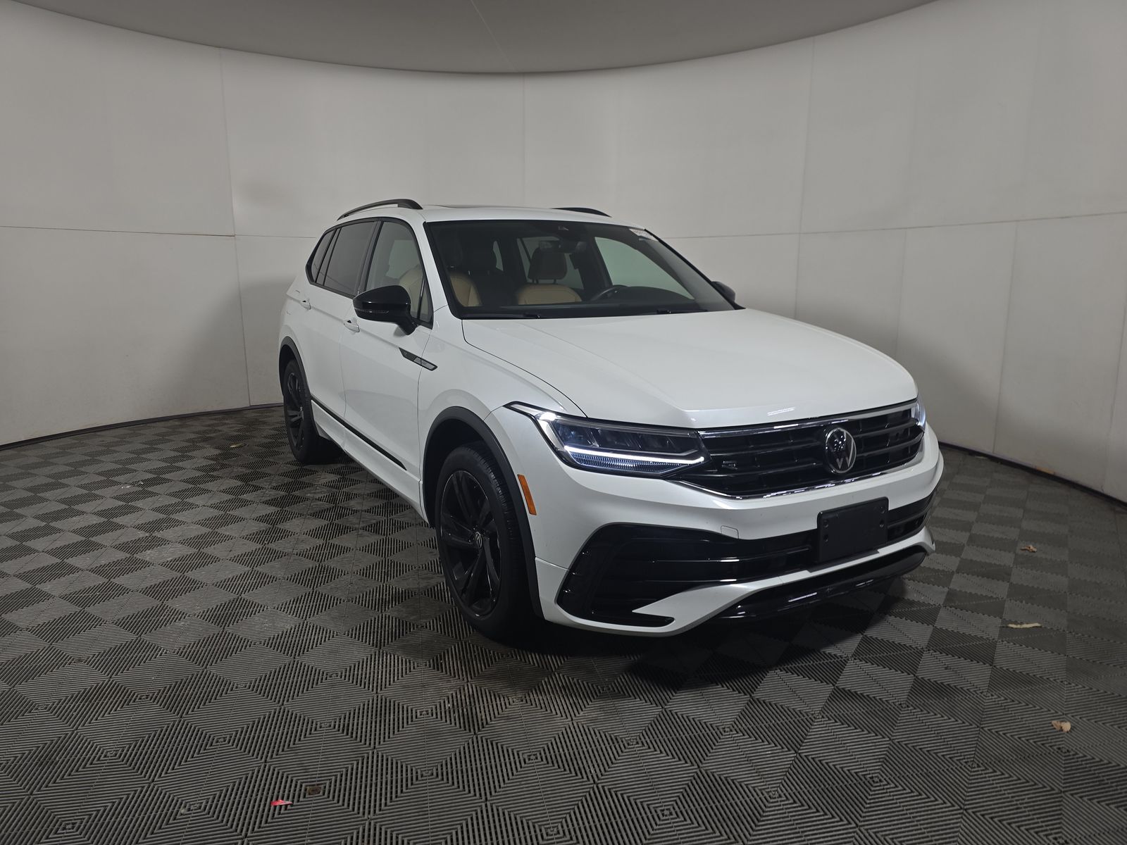 2024 Volkswagen Tiguan 2.0T SE R-Line Black FWD