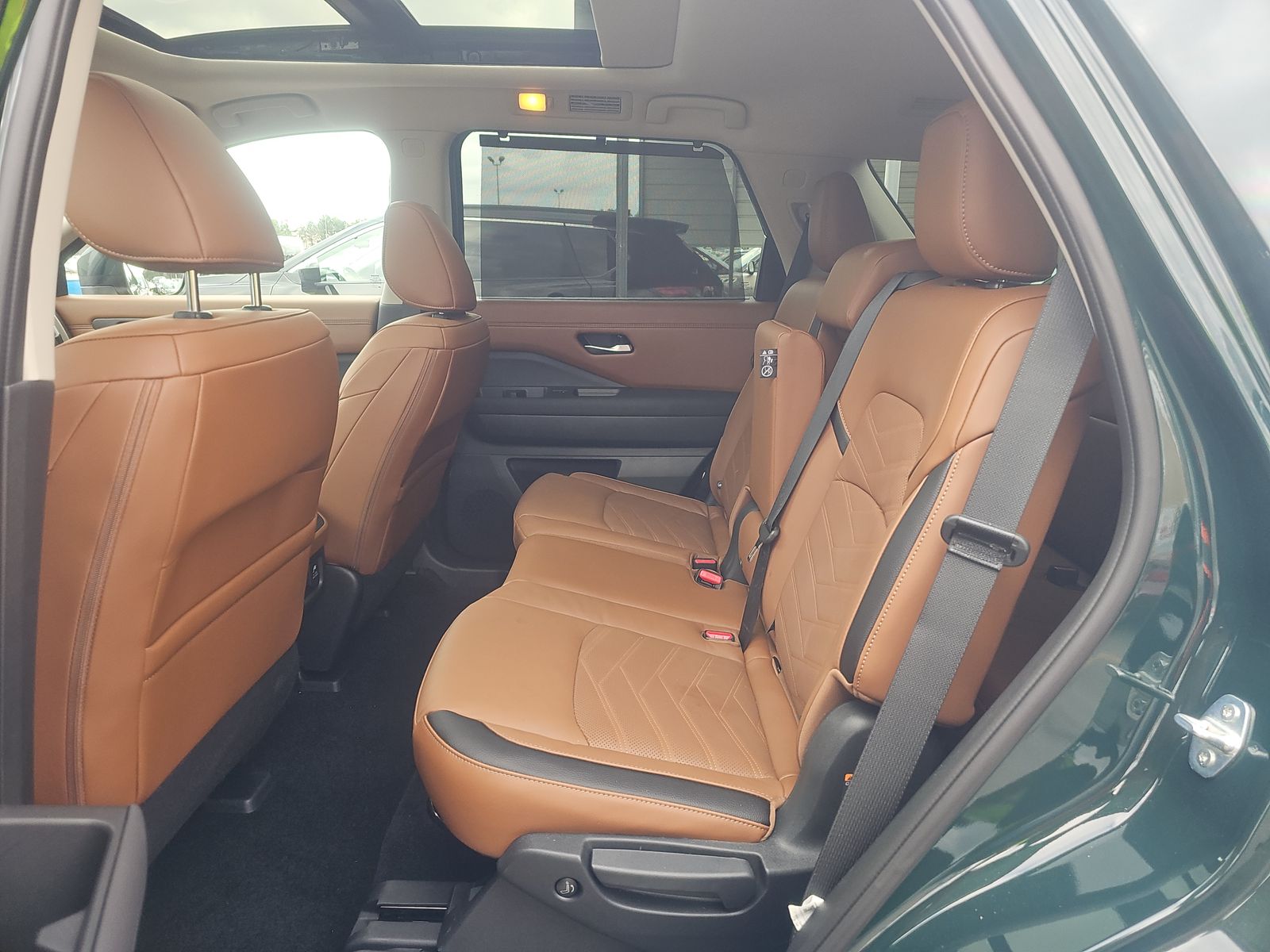 2025 Nissan Pathfinder Platinum FWD