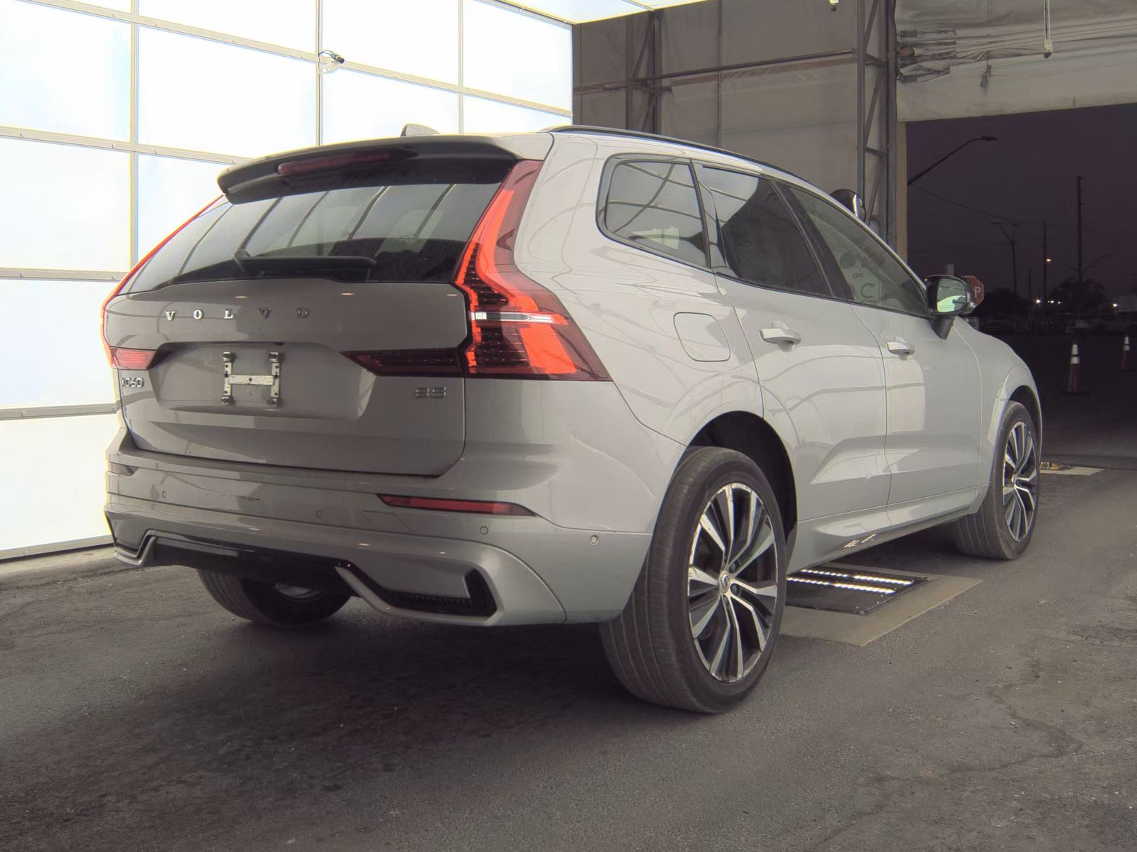 2023 Volvo XC60 B5 Plus FWD