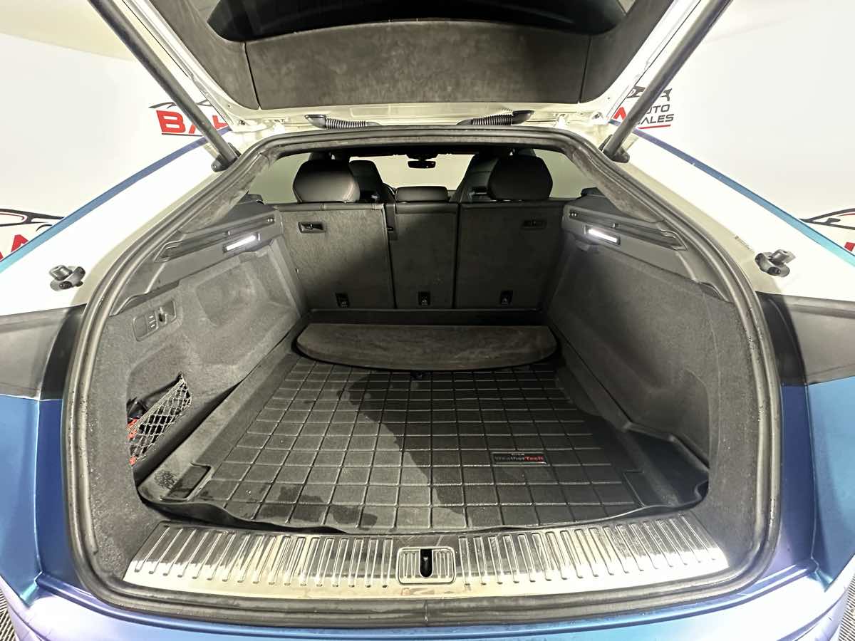 2019 Lamborghini Urus Base AWD