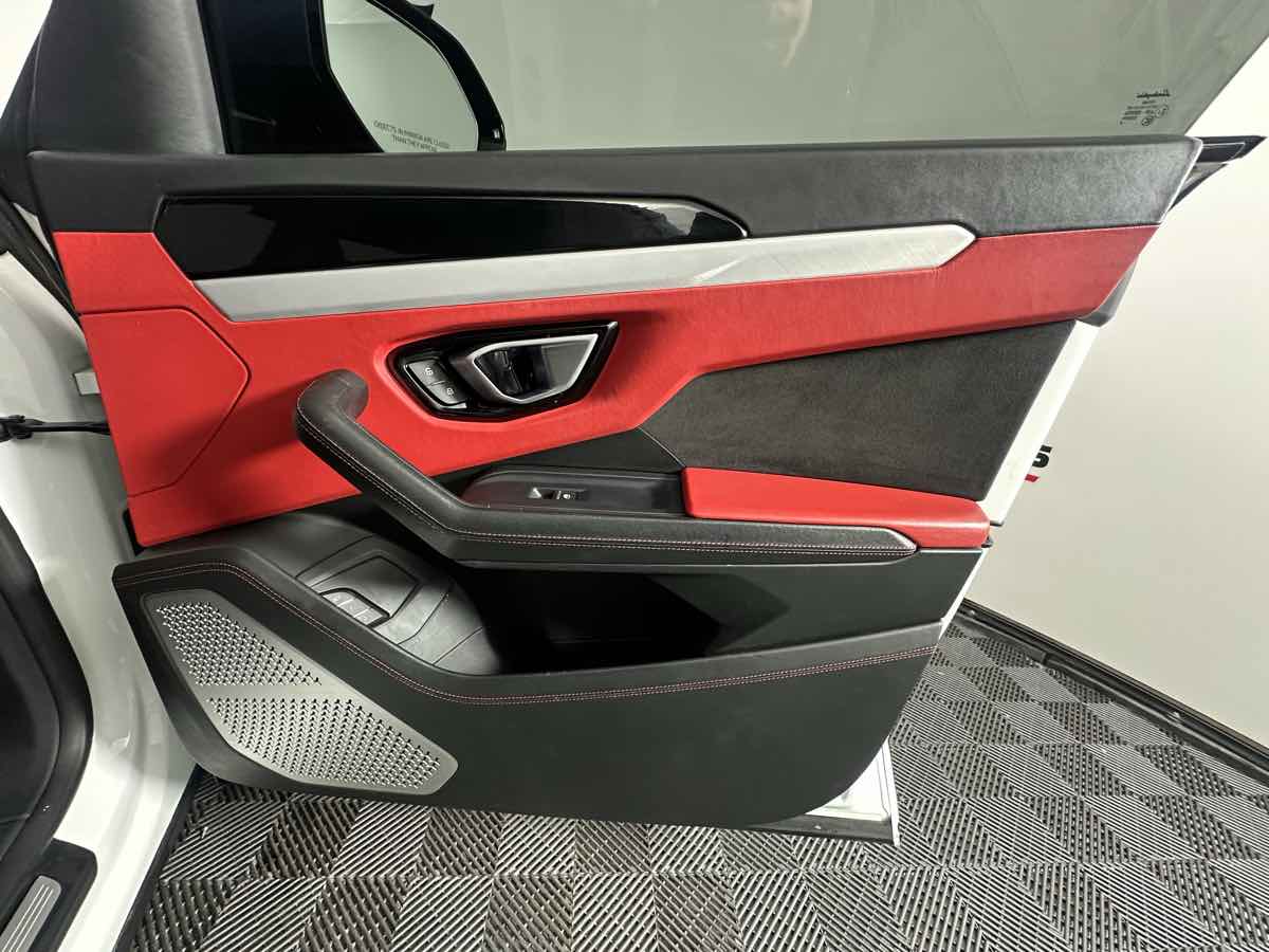 2019 Lamborghini Urus Base AWD