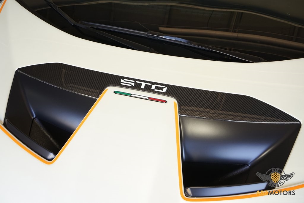 2022 Lamborghini Huracan STO RWD