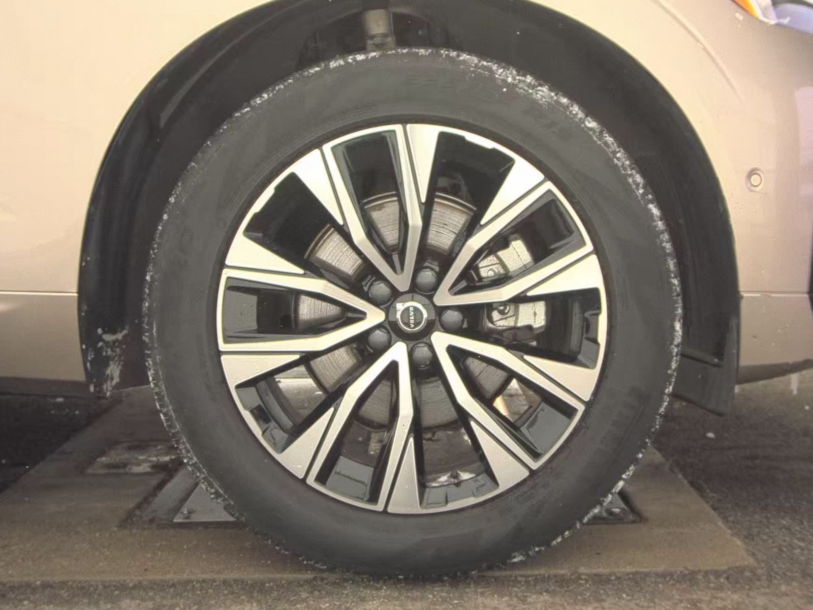 2025 Volvo XC60 B5 Plus AWD