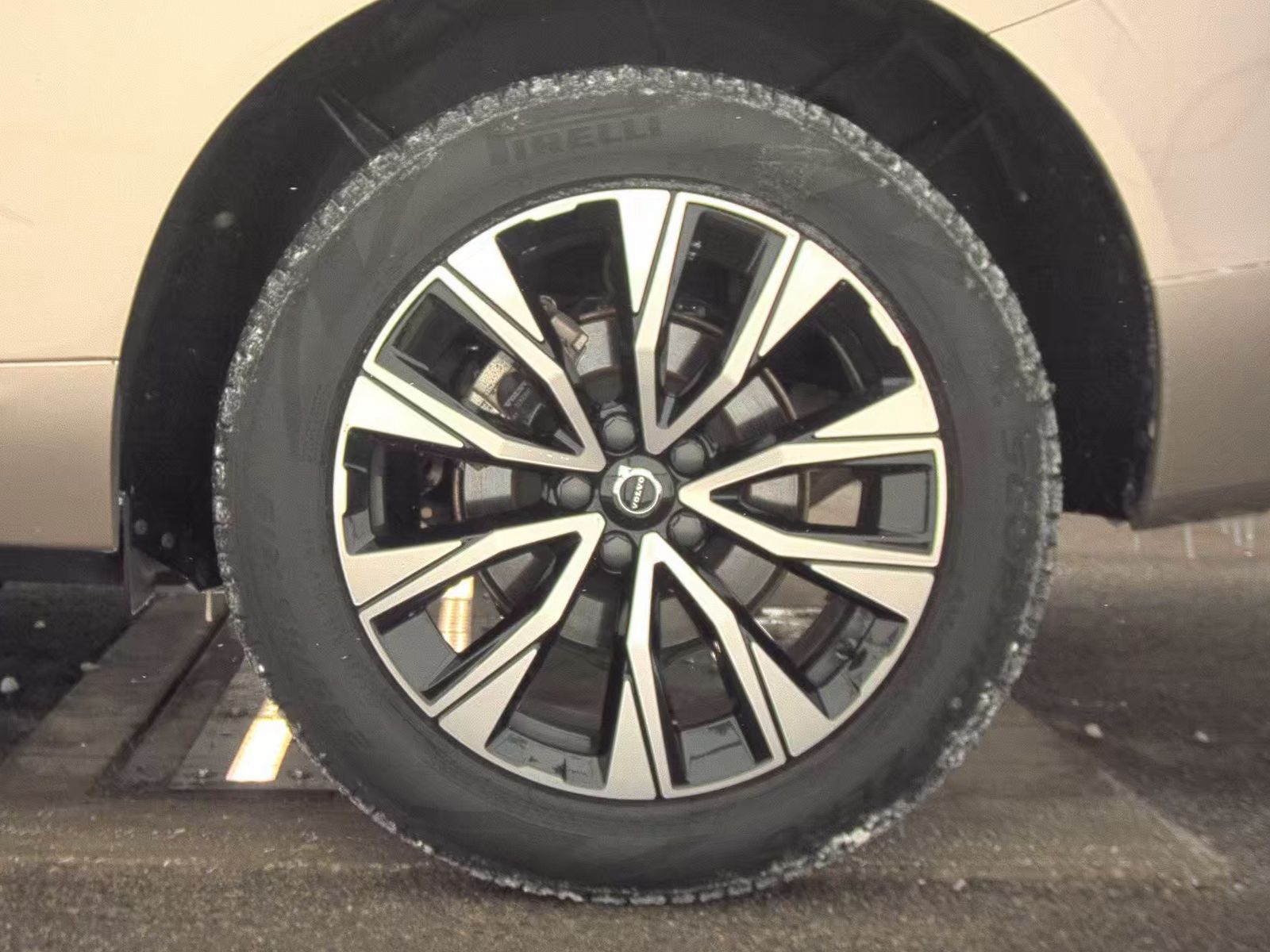 2025 Volvo XC60 B5 Plus AWD