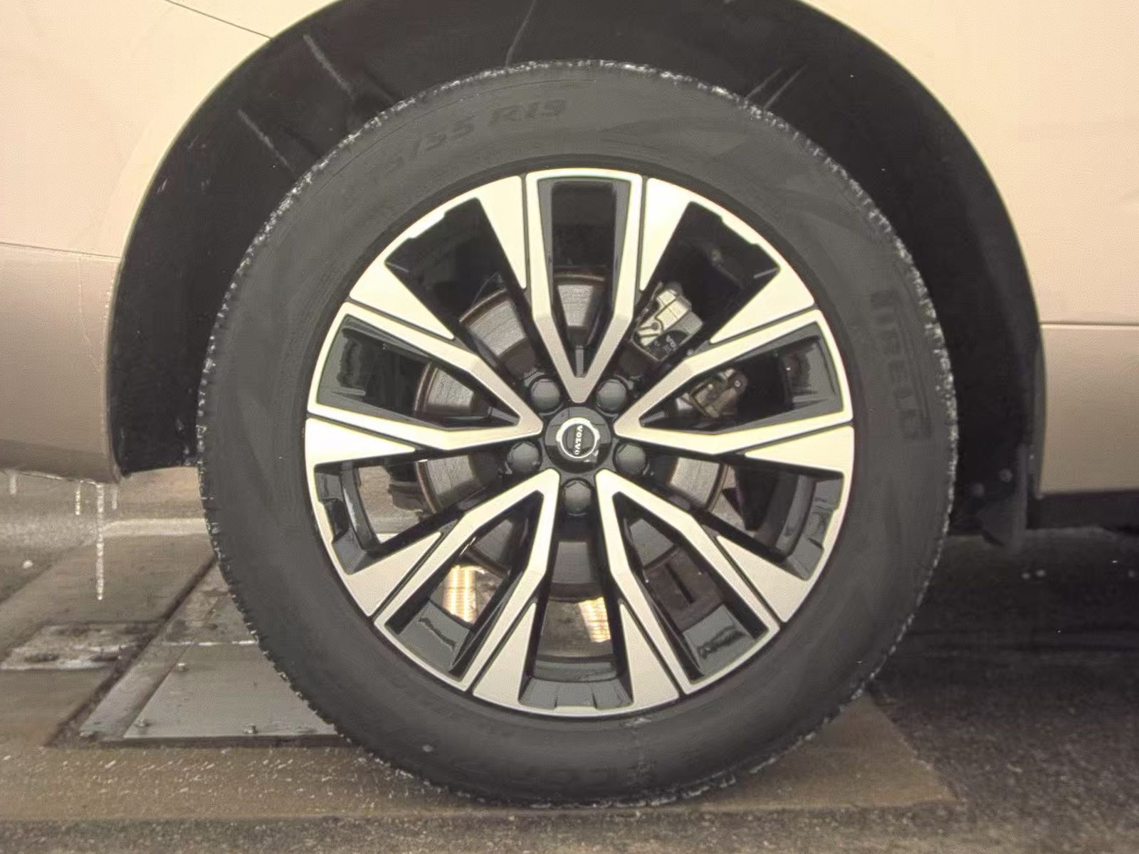 2025 Volvo XC60 B5 Plus AWD