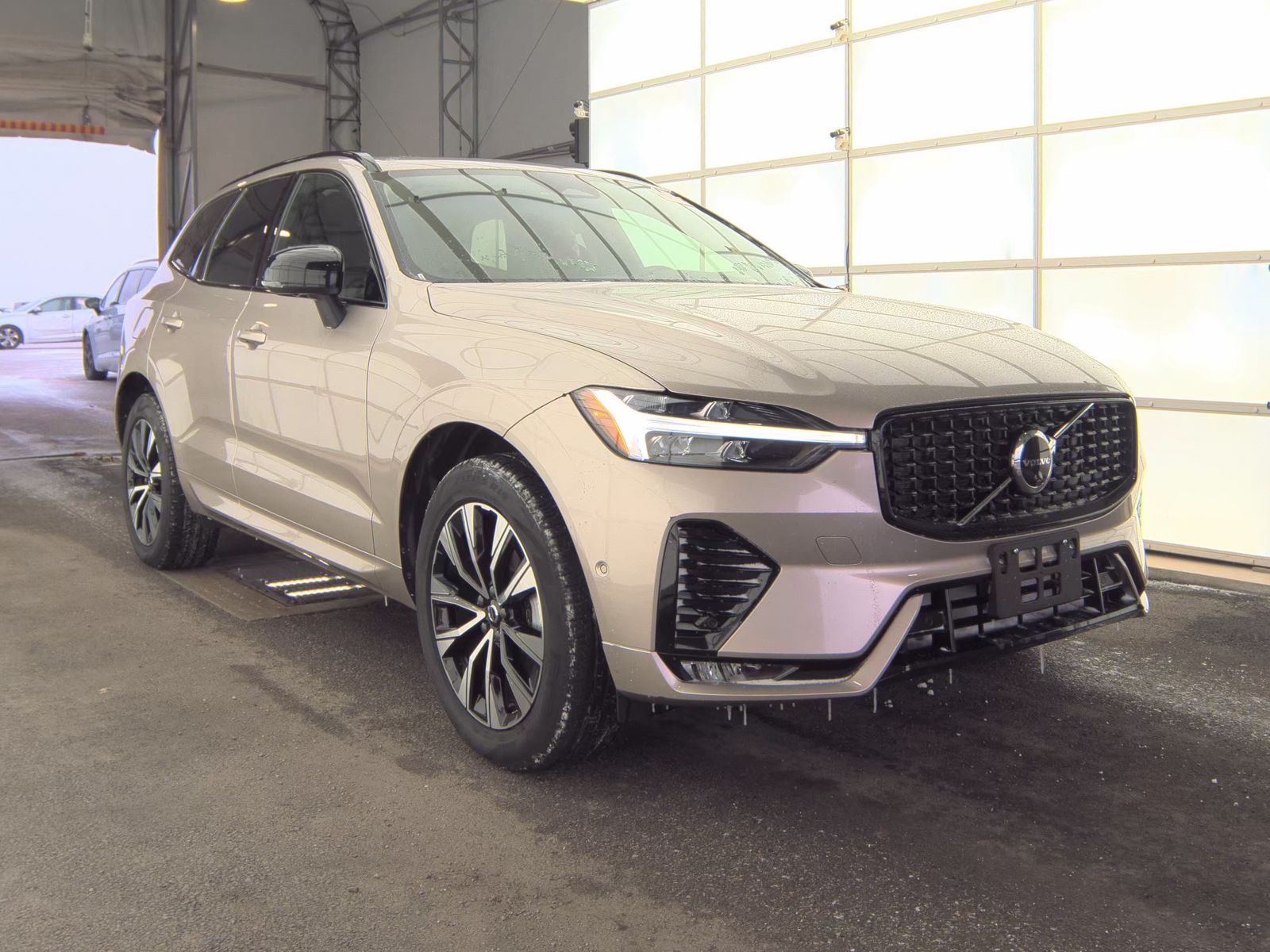 2025 Volvo XC60 B5 Plus AWD