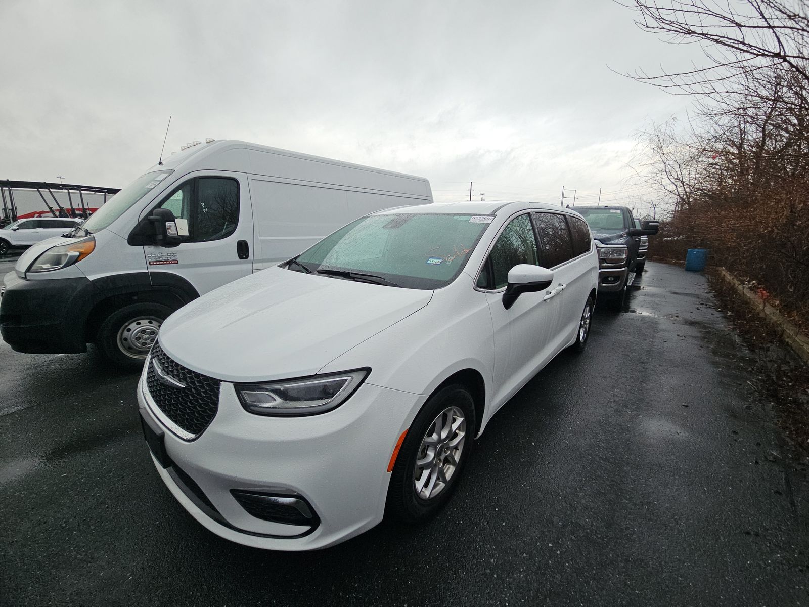 2023 Chrysler Pacifica Touring L's photo
