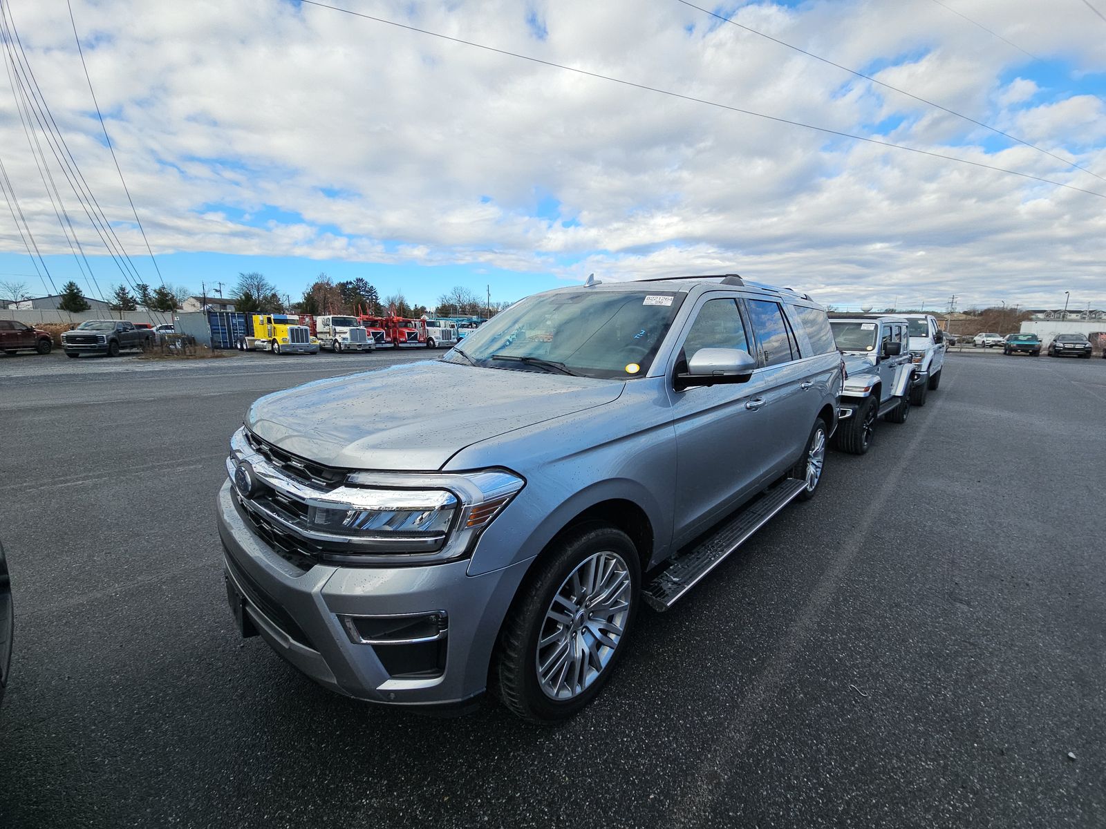 2024 Ford Expedition Limited's photo