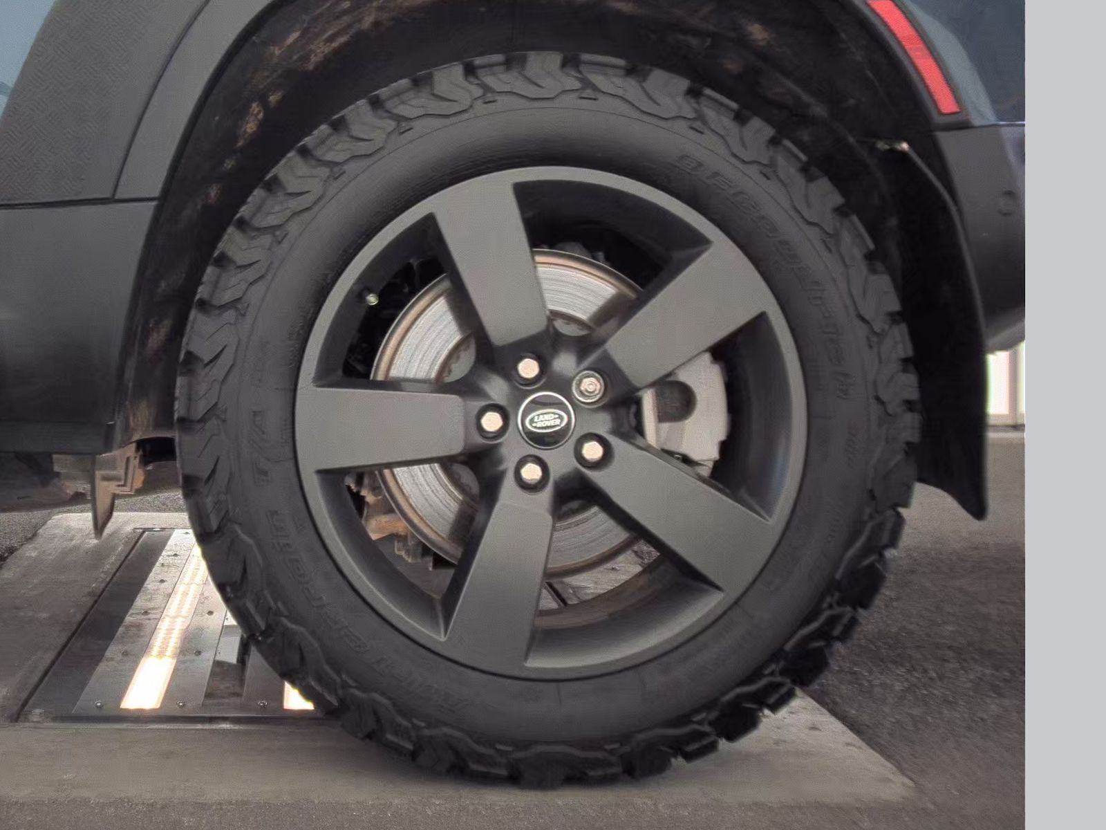 2023 Land Rover Defender 110 SE AWD