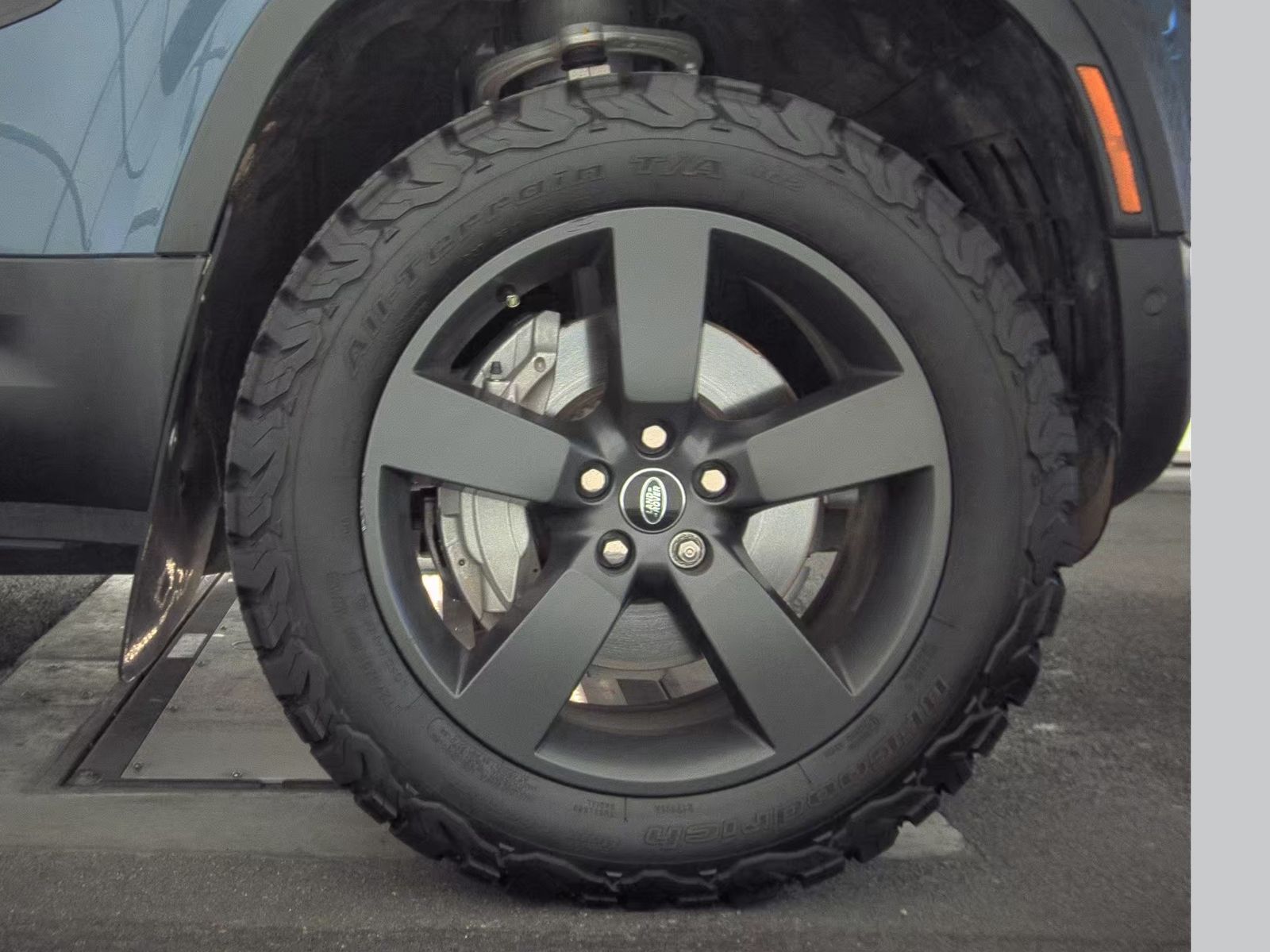 2023 Land Rover Defender 110 SE AWD