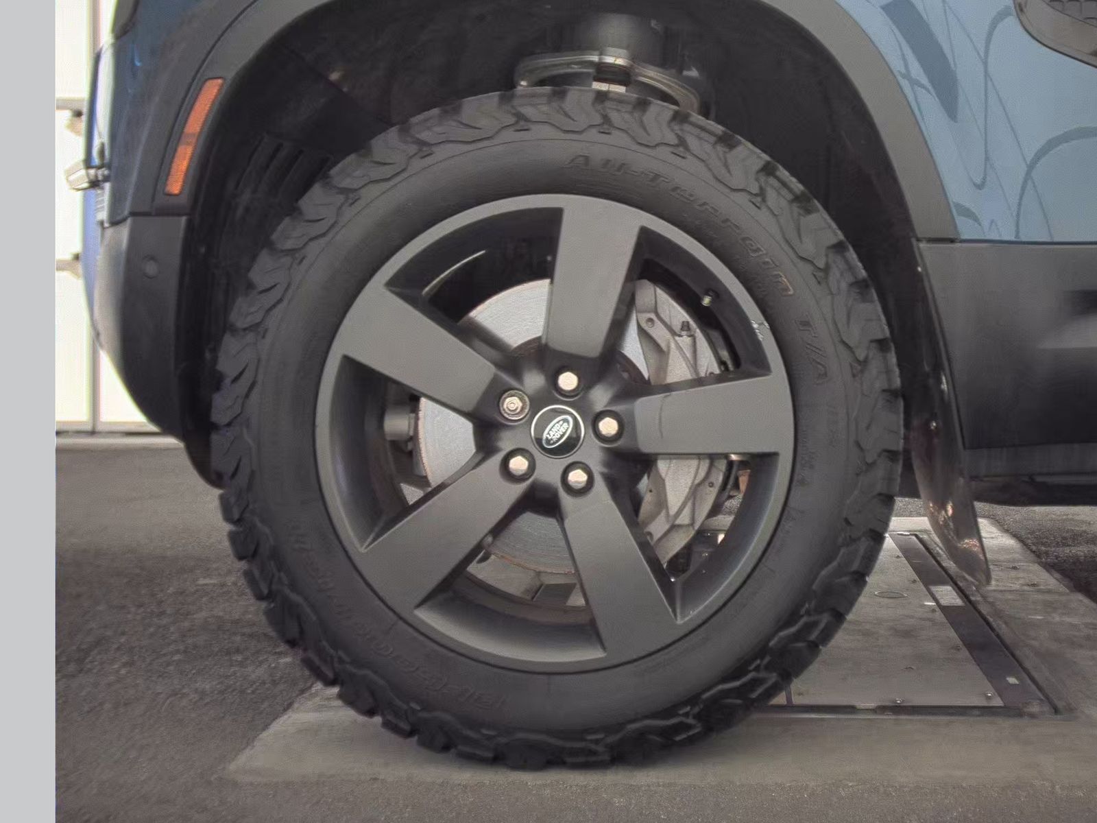 2023 Land Rover Defender 110 SE AWD