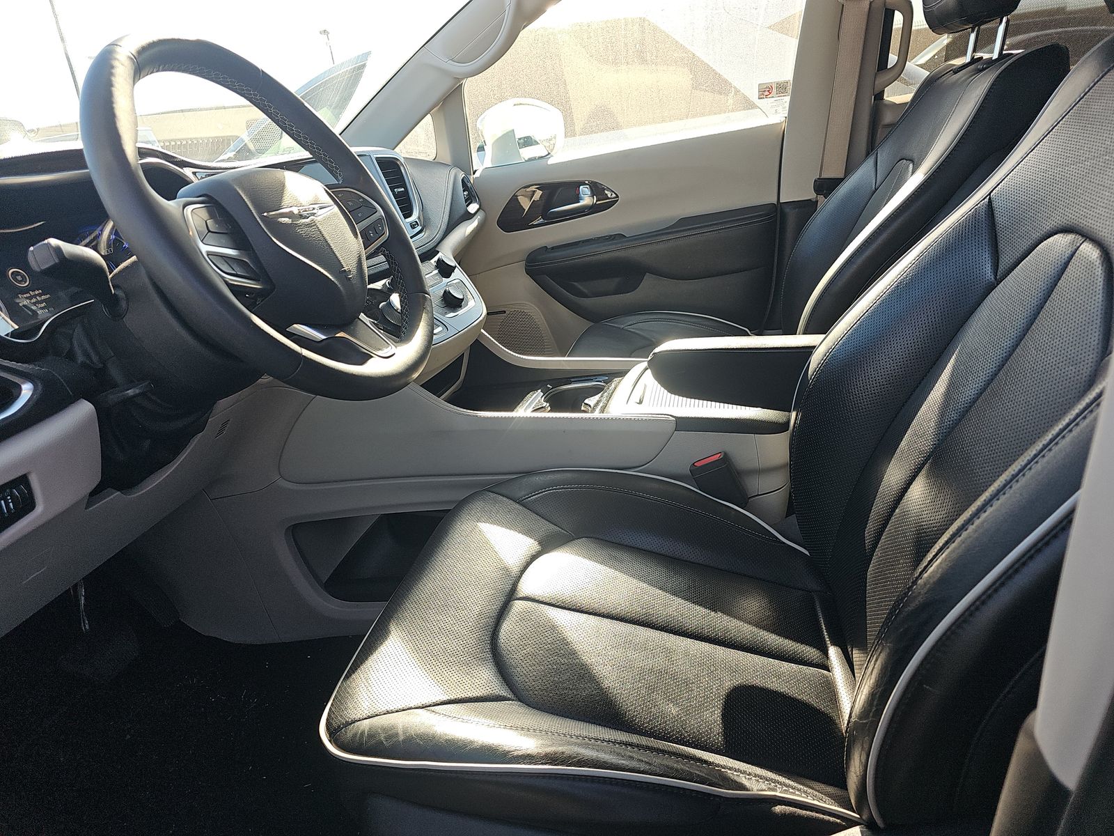 2022 Chrysler Pacifica Limited FWD