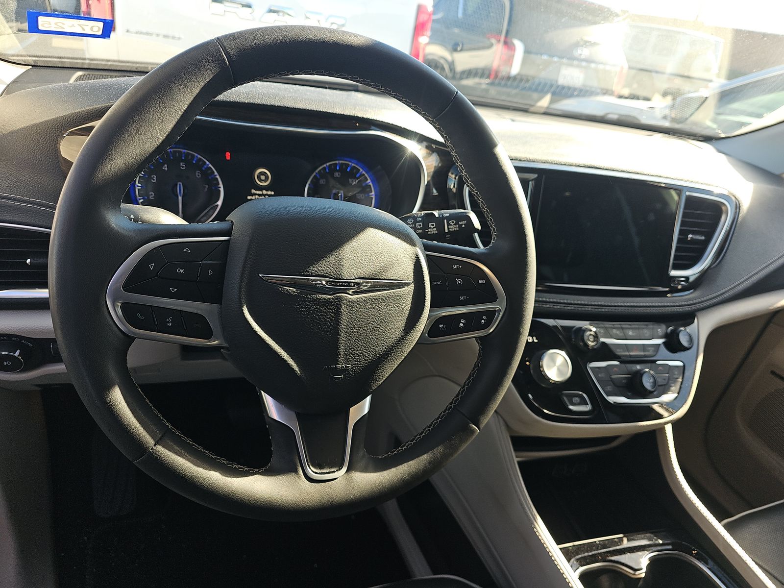 2022 Chrysler Pacifica Limited FWD