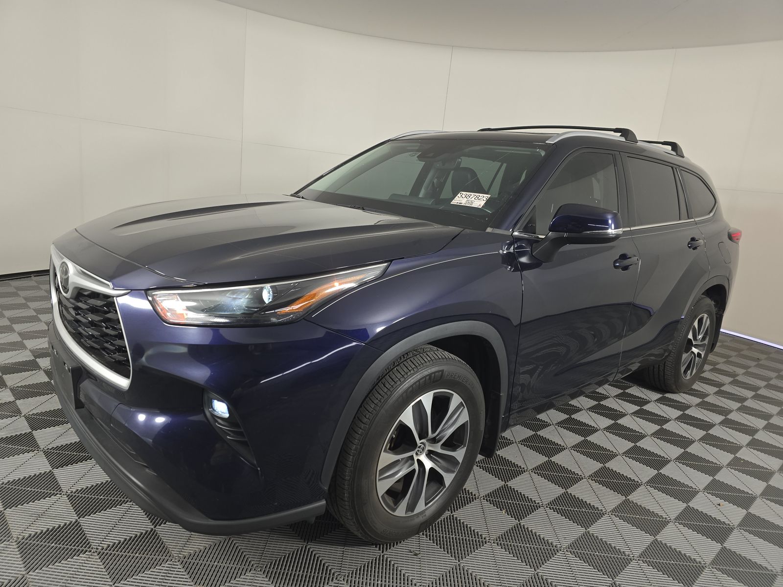 2023 Toyota Highlander XLE FWD