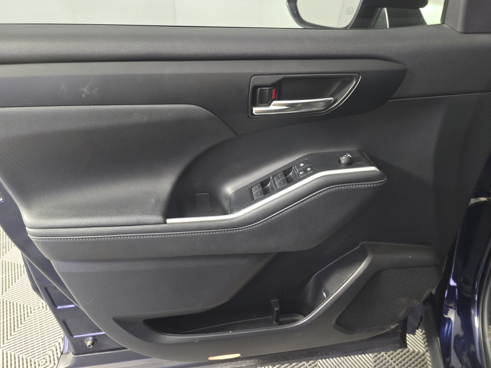 2023 Toyota Highlander XLE FWD