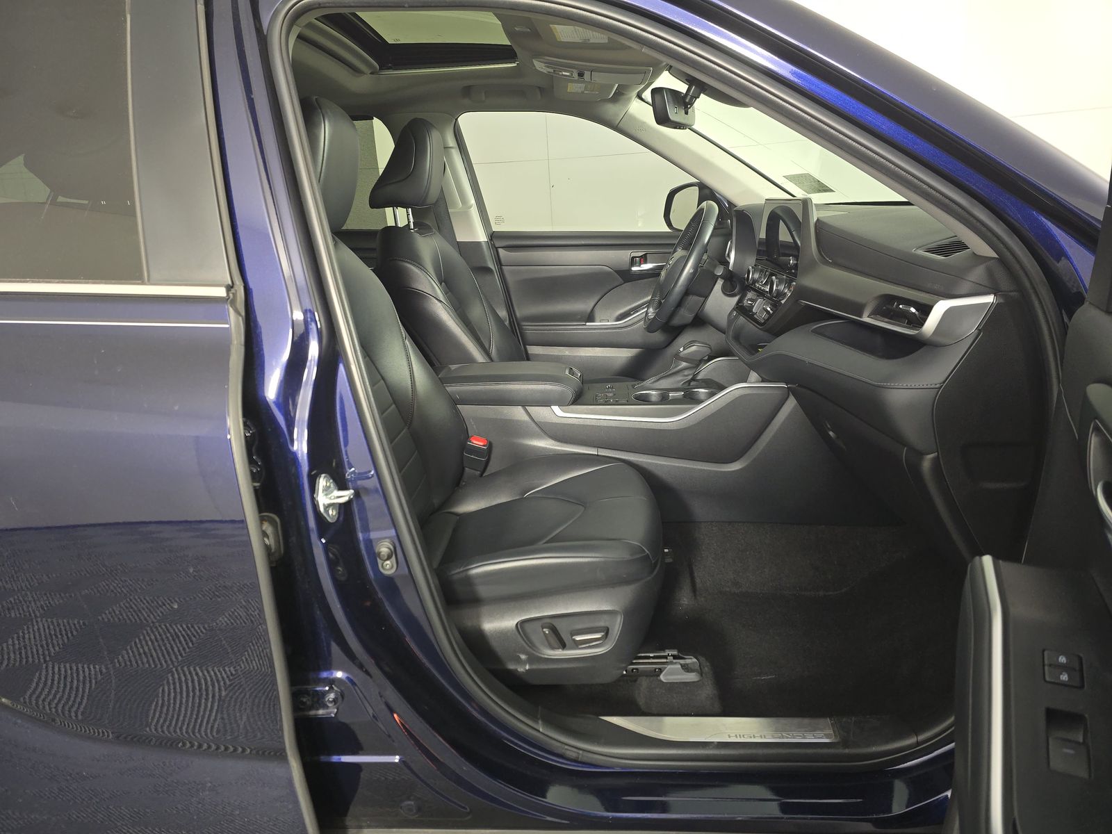 2023 Toyota Highlander XLE FWD