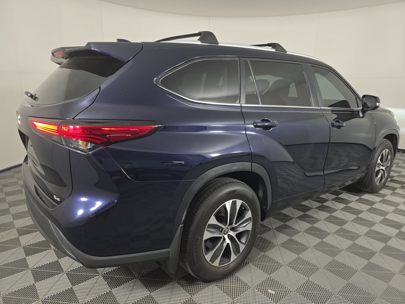2023 Toyota Highlander XLE FWD
