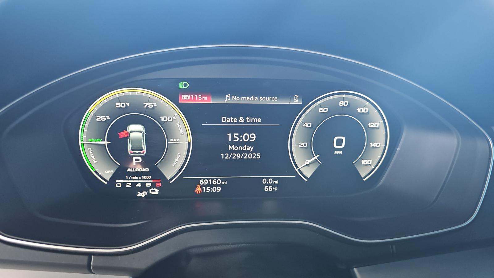 2022 Audi Q5 e Plug-In Hybrid S line Premium Plus AWD