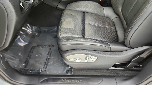 2024 Porsche Macan Base AWD