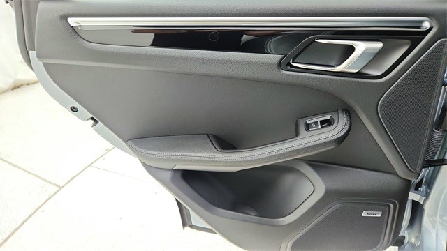 2024 Porsche Macan Base AWD