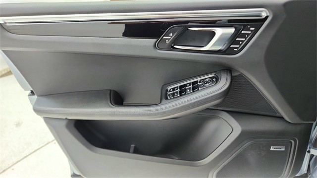 2024 Porsche Macan Base AWD