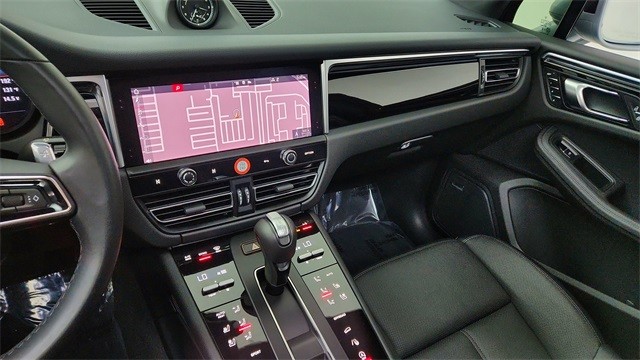 2024 Porsche Macan Base AWD
