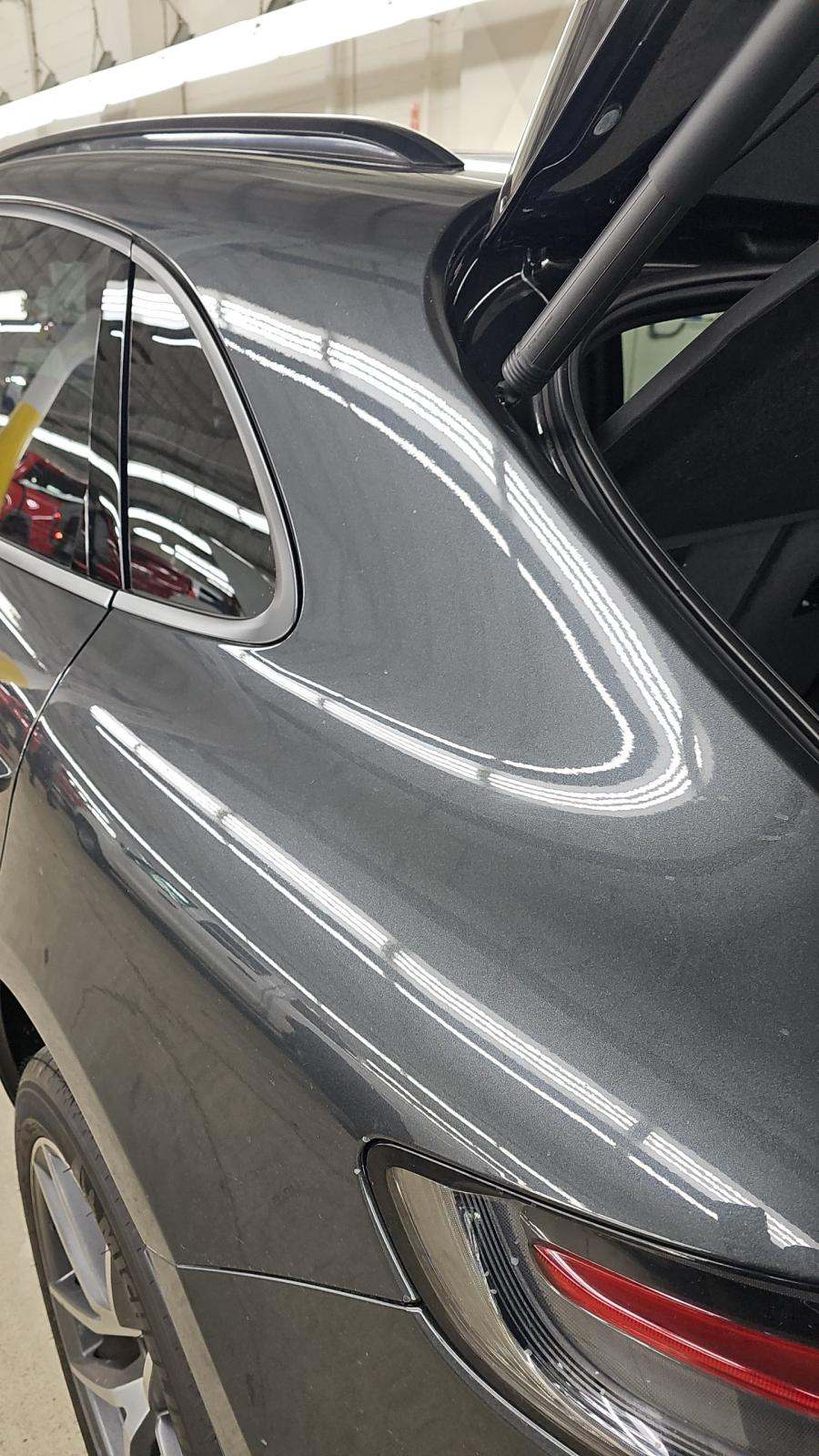 2022 Porsche Macan Base AWD