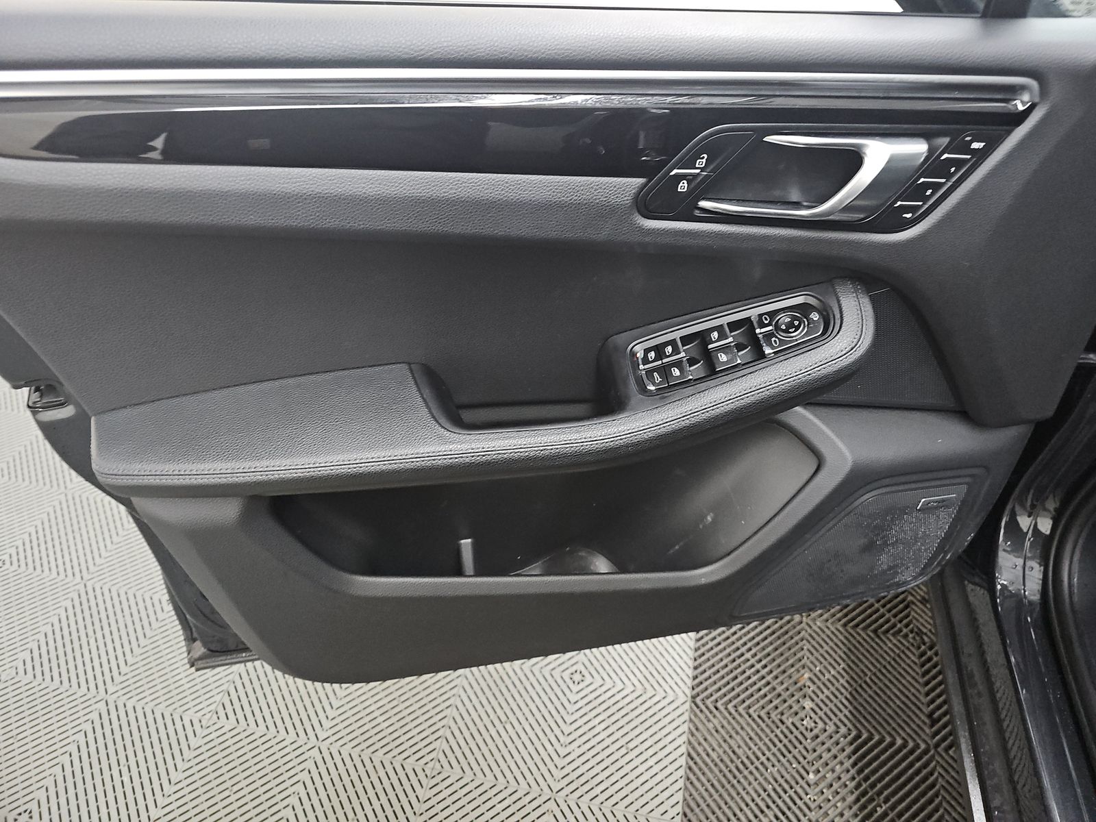 2022 Porsche Macan Base AWD