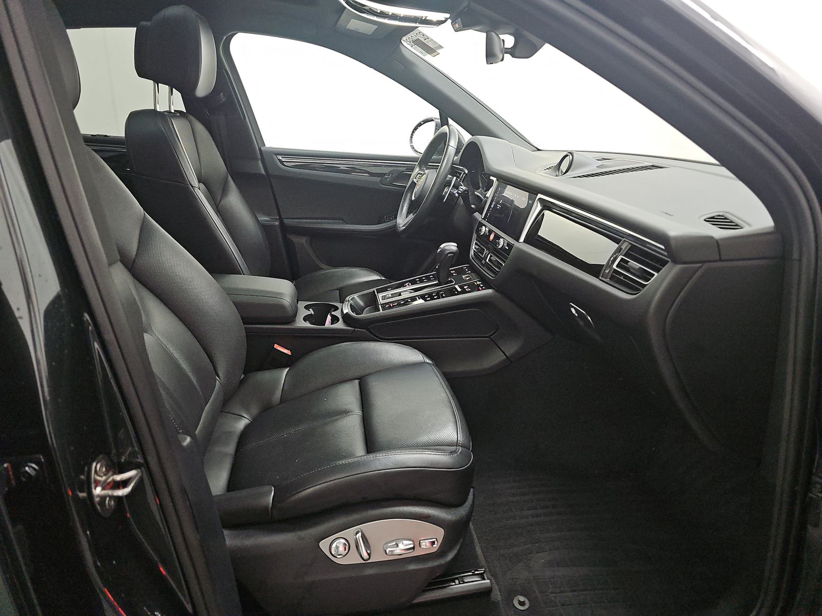 2022 Porsche Macan Base AWD