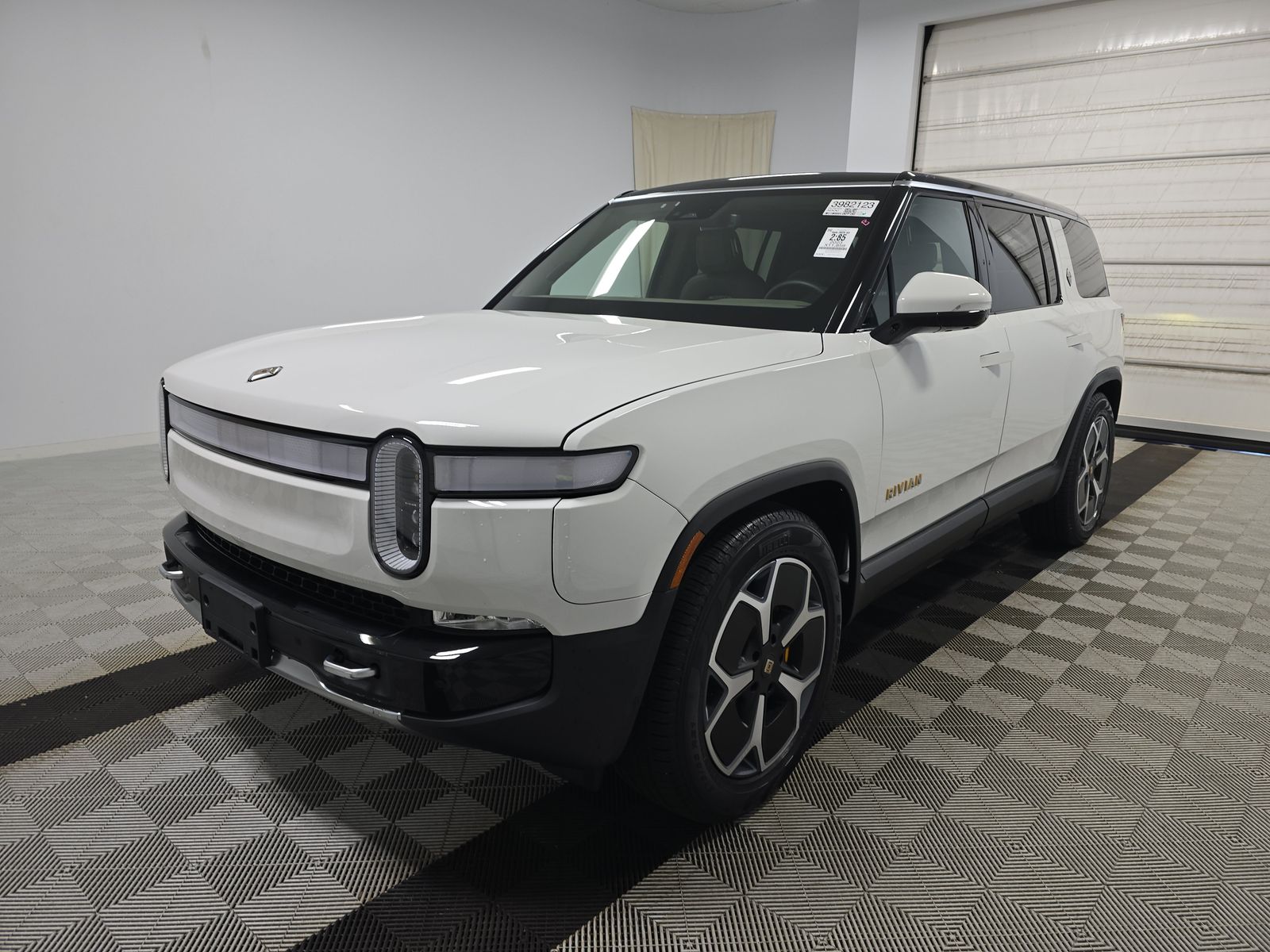 2023 Rivian R1S Adventure's photo