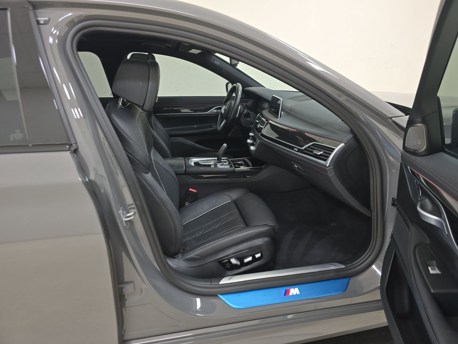 2022 BMW 7 Series 750i xDrive AWD