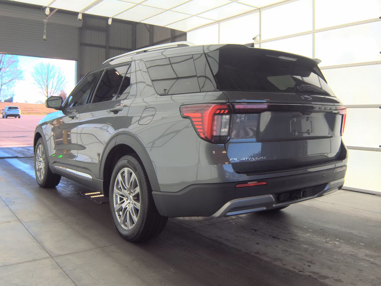 2025 Ford Explorer Platinum RWD