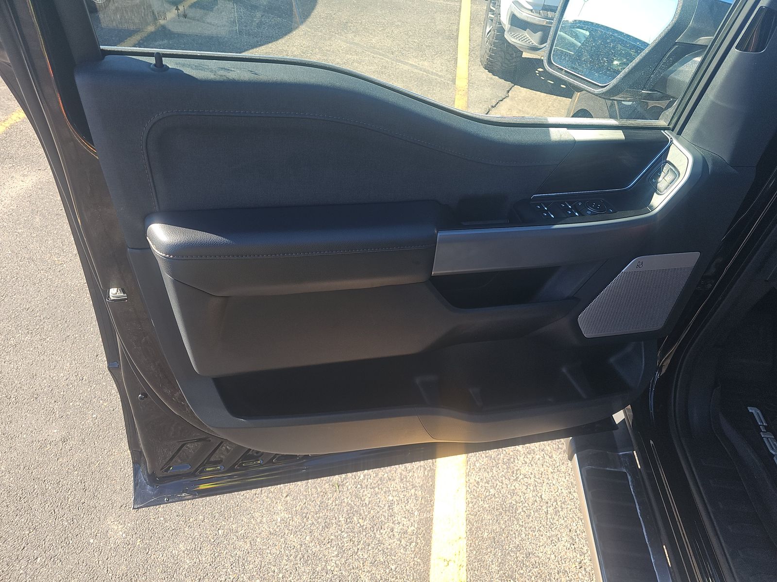 2025 Ford F-150 Lariat AWD