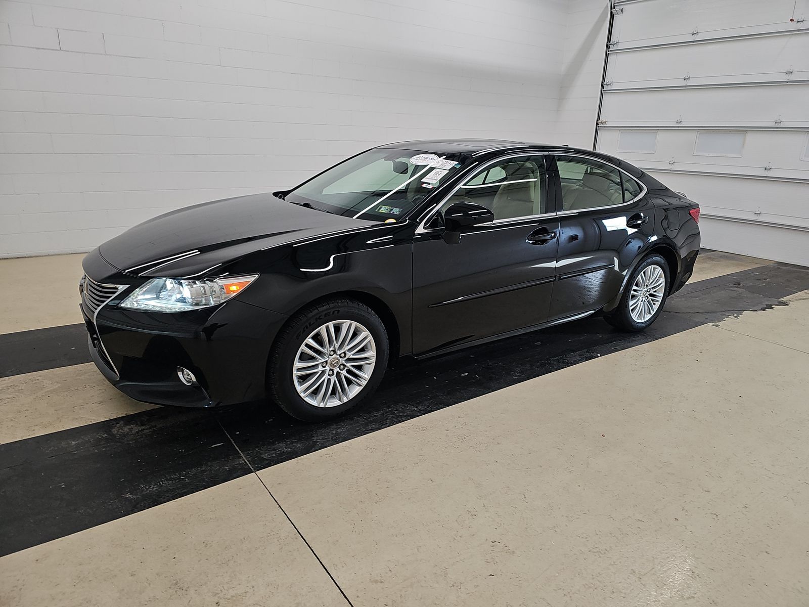 2015 Lexus ES 350's photo