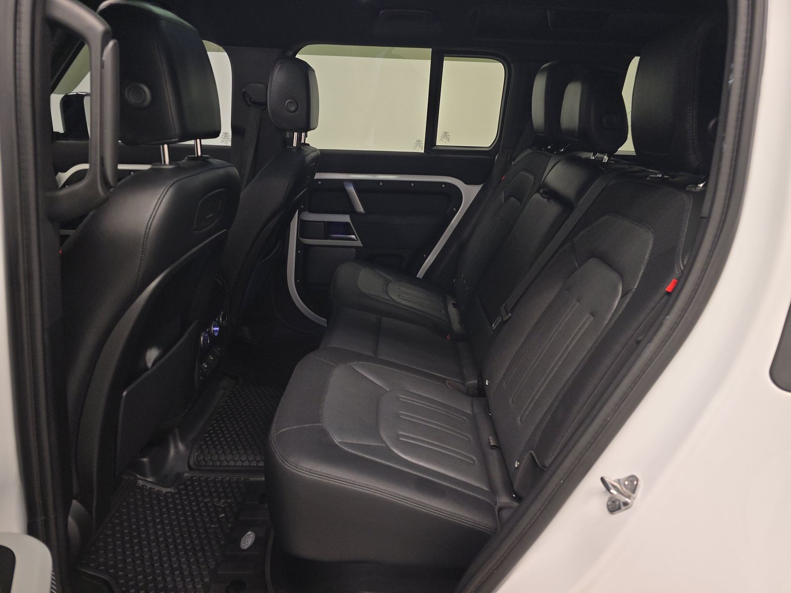 2022 Land Rover Defender 110 X-Dynamic SE AWD