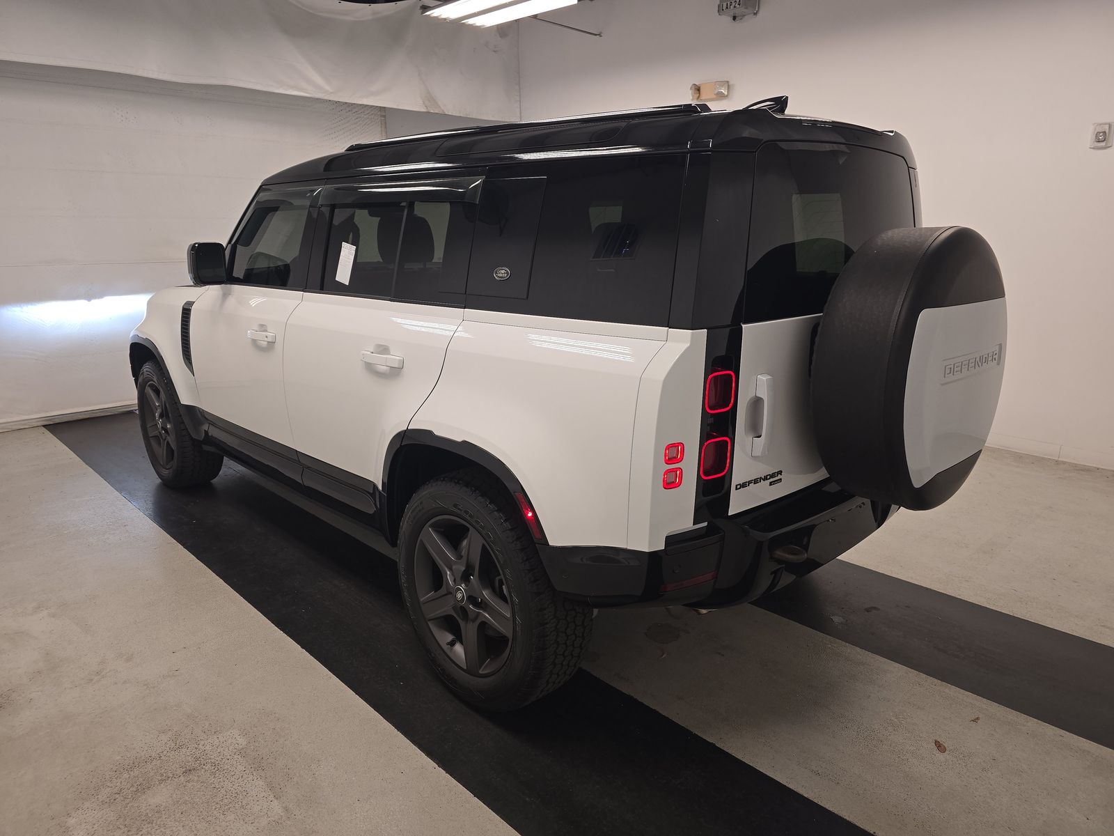 2022 Land Rover Defender 110 X-Dynamic SE AWD