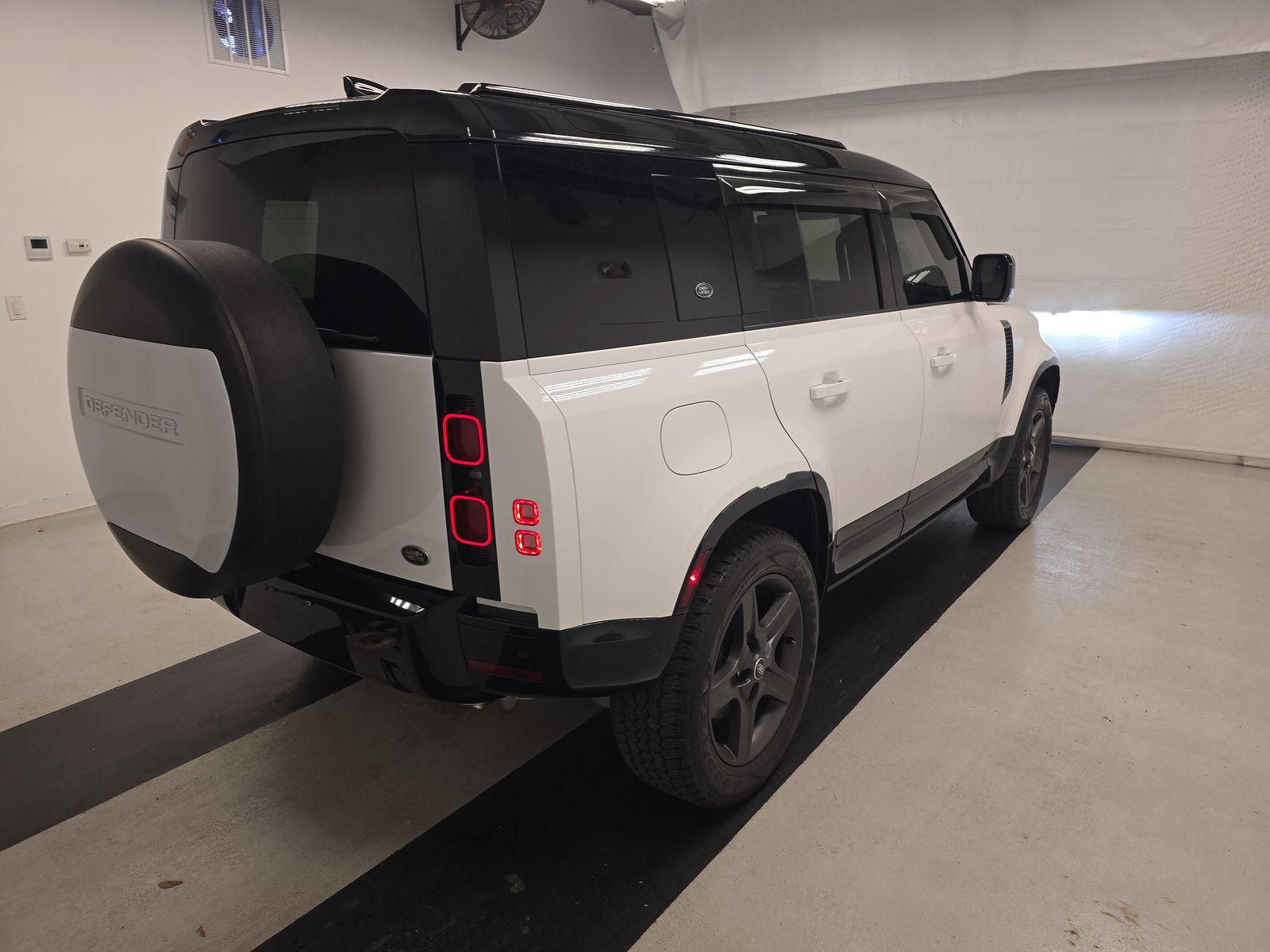 2022 Land Rover Defender 110 X-Dynamic SE AWD