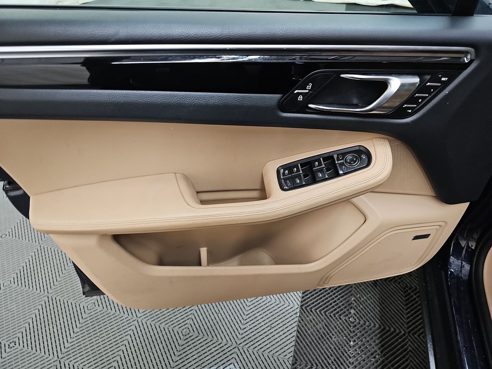 2022 Porsche Macan Base AWD