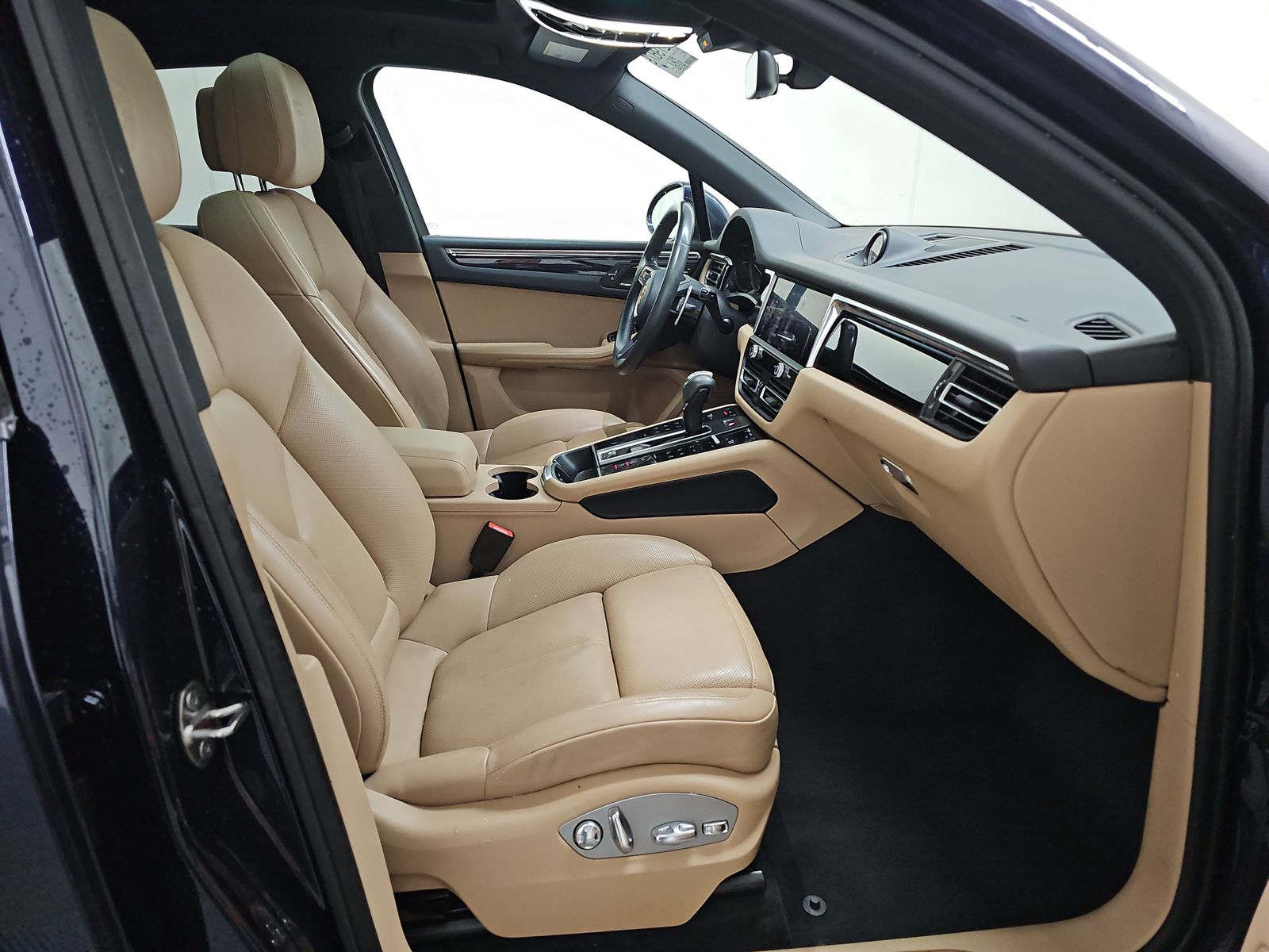 2022 Porsche Macan Base AWD