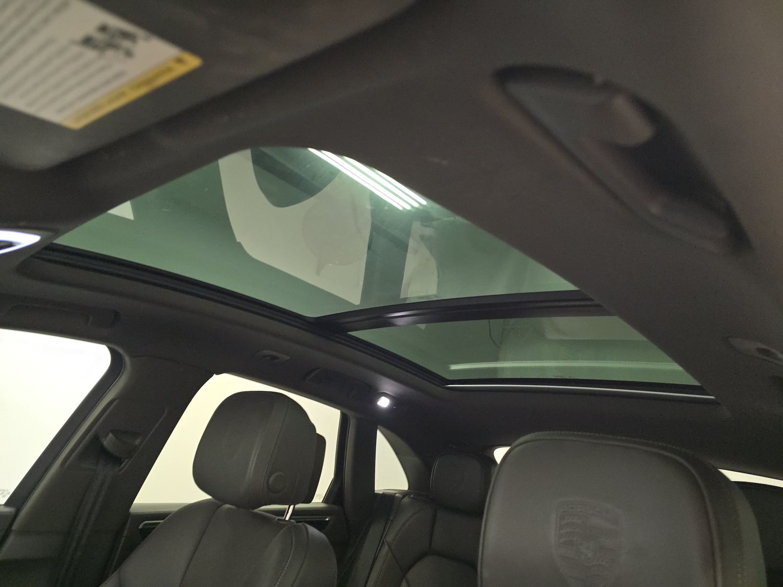 2022 Porsche Macan Base AWD